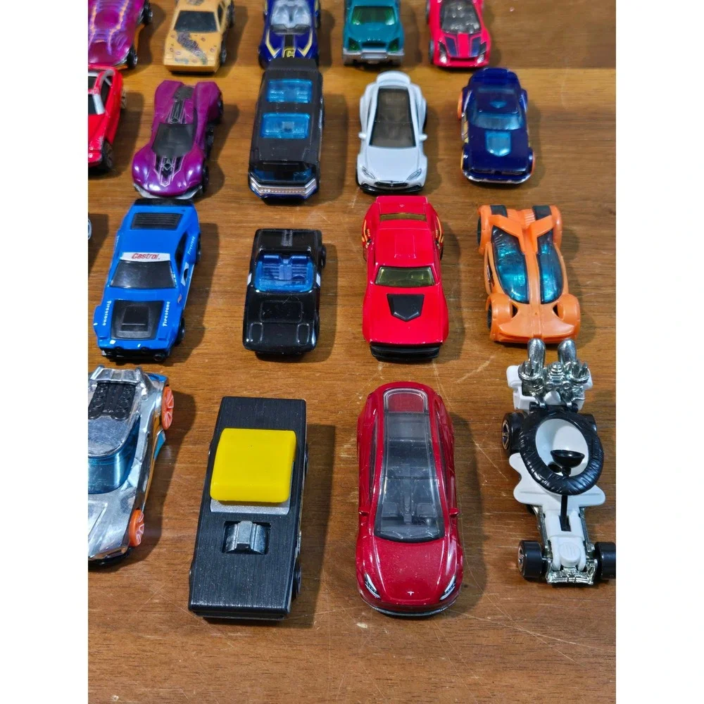 Hot Wheels and Matchbox Diecast Toy Car Lot Mixed 50 Pieces 1/64 Scale Assorted